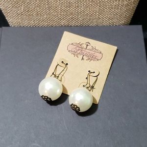 Plunder Dorthea Pearl Earrings